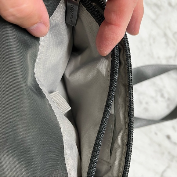 Baggallini Julie Slim crossbody bag. - Picture 5 of 16